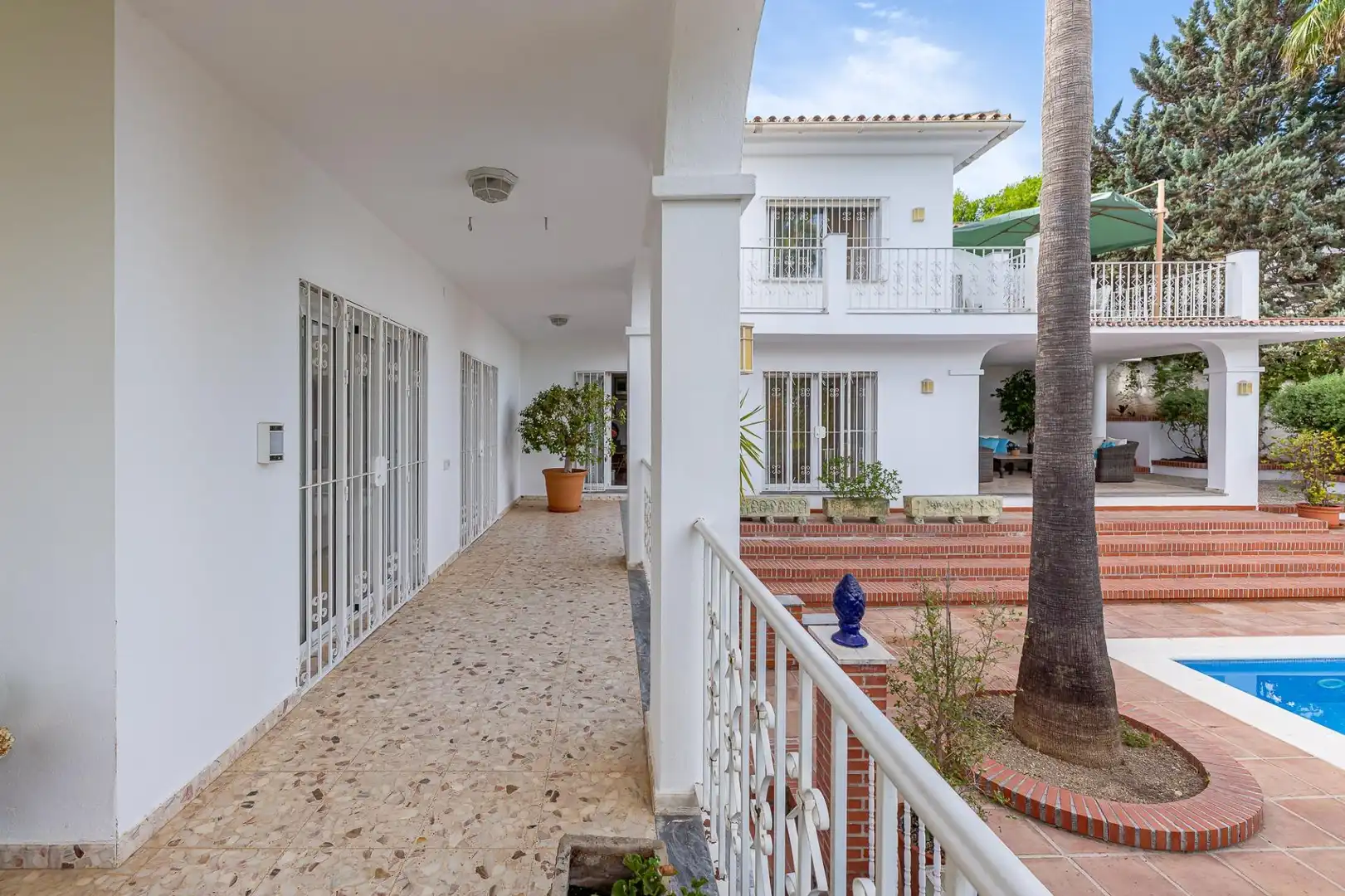 Vista exterior de Casa o xalet en venda en Alhaurín El Grande amb Aire condicionat, Calefacció i Jardí privat