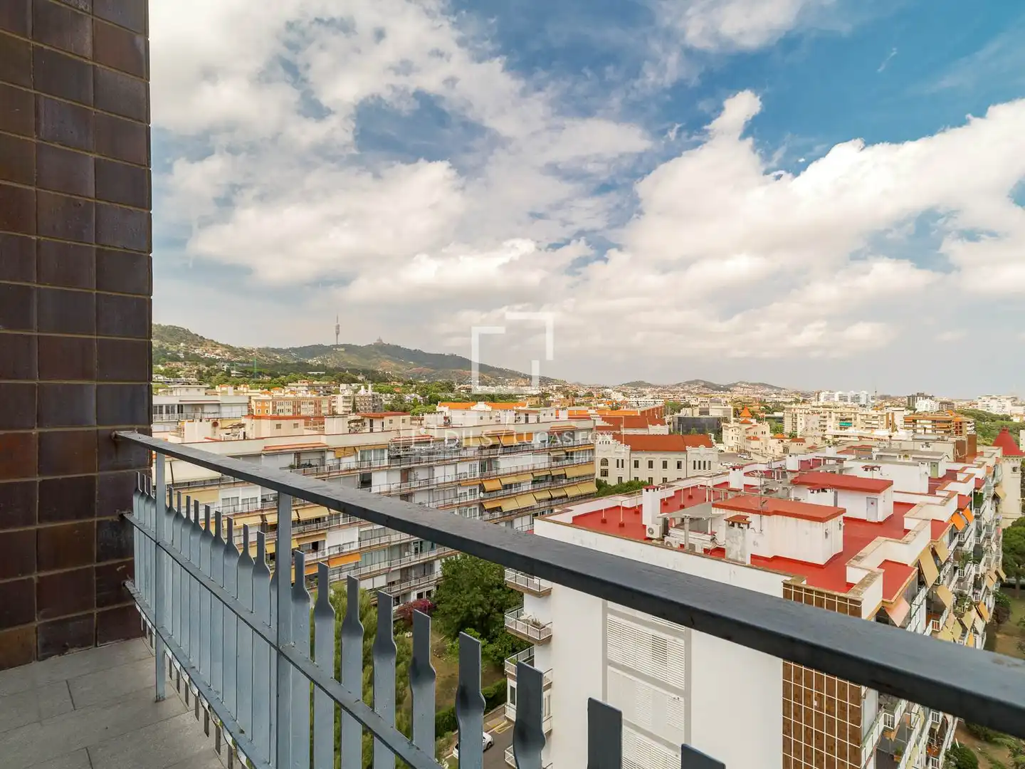 Außenansicht von Wohnung zum Verkauf in Barcelona mit Klimaanlage, Terrasse und Abstellraum