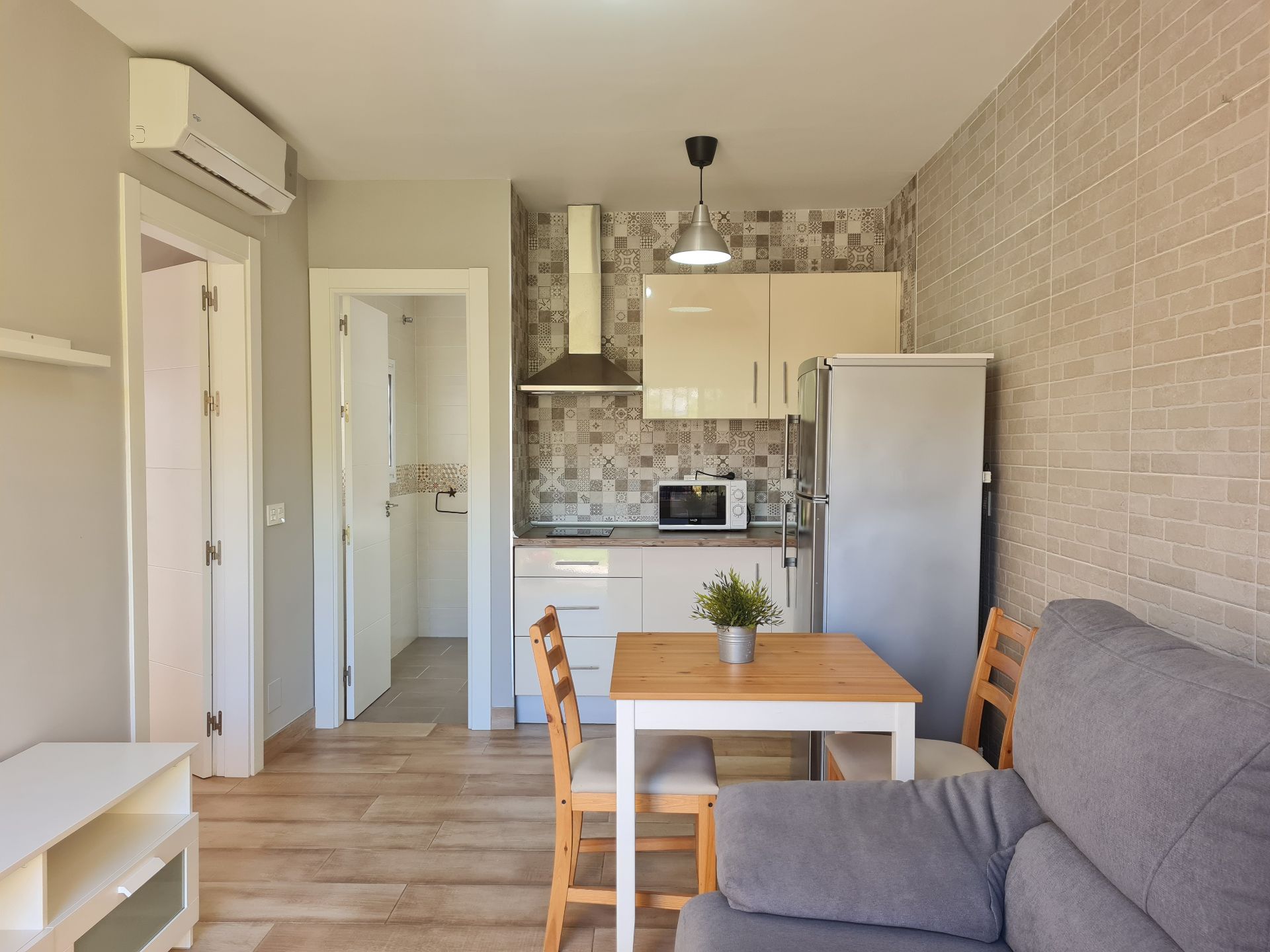 Cuina de Apartament de lloguer en Málaga Capital amb Aire condicionat, Jardí privat i Terrassa