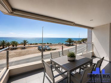Apartament amb piscina en venda a Les Salines