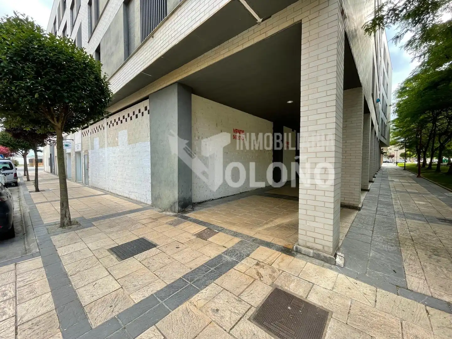Locale commerciale in vendita a Calle D.Antonio Larrea 14