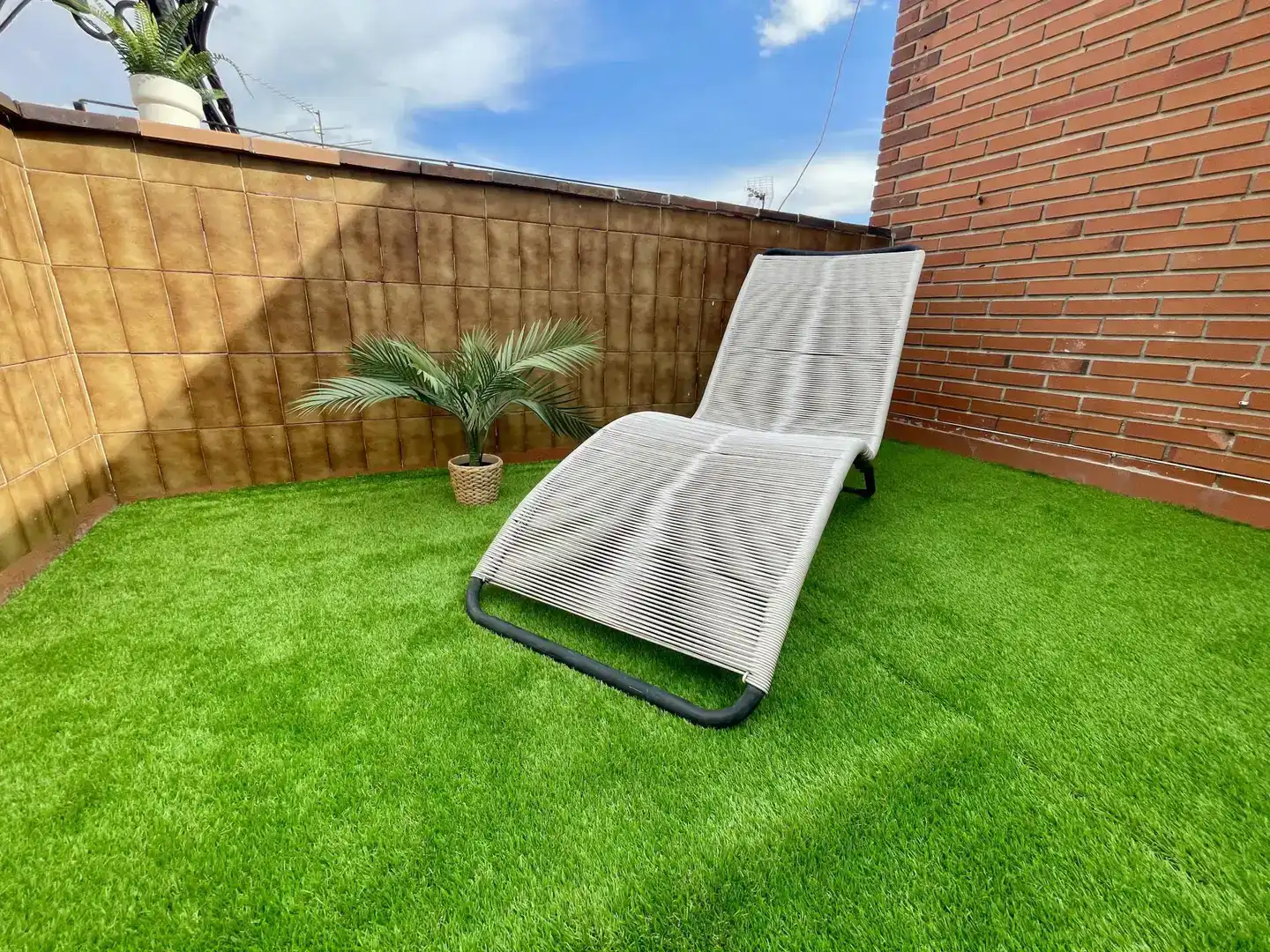 Terraza de Ático para compartir en Madrid con Parquet, Amueblado y Horno
