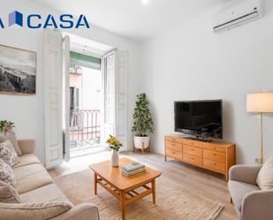 Living room of Flat for sale in  Madrid Capital  with Air Conditioner, Heating and Balcony