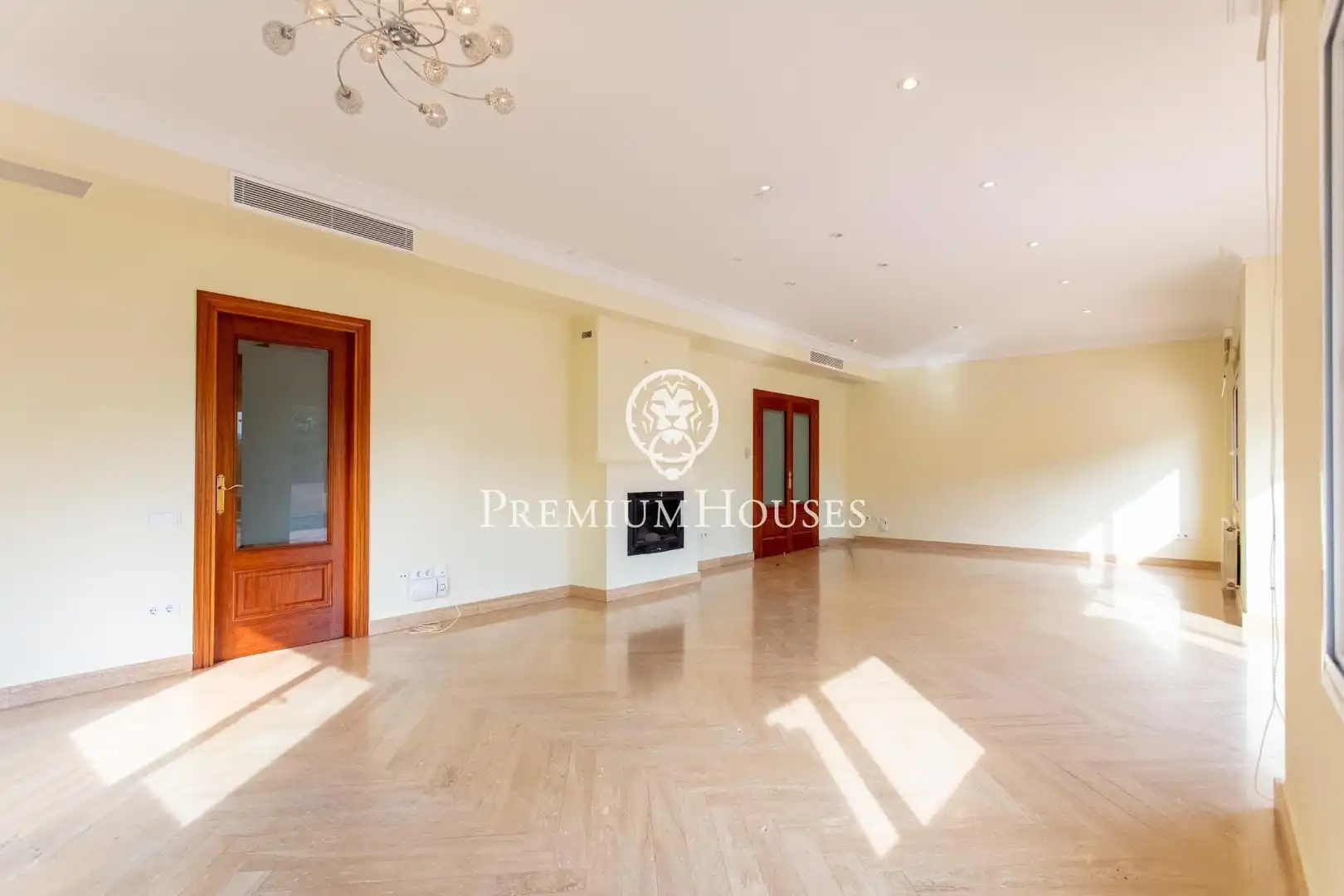 Sala d'estar de Casa o xalet en venda en Vilassar de Dalt amb Calefacció, Jardí privat i Terrassa