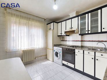 Piso con balcón en venta en Calle Erdiko Kalea