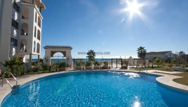 Apartamento con piscina en venta en Marina de la Duquesa, imagen 17