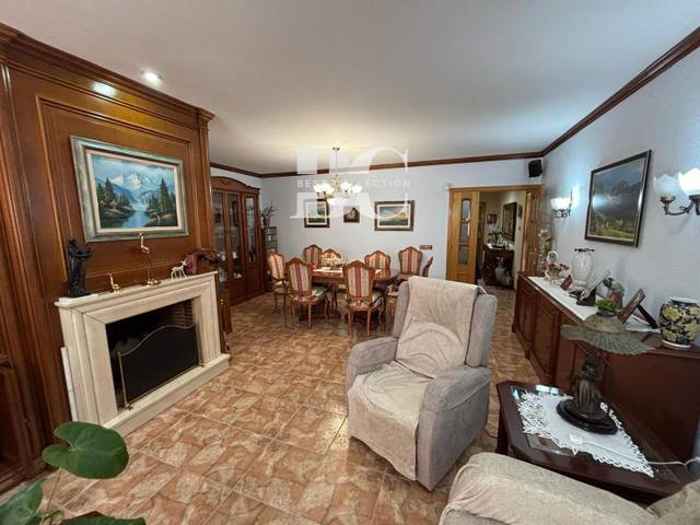 Piso en Venta en Ausias MArch en El Molí - El Rieral