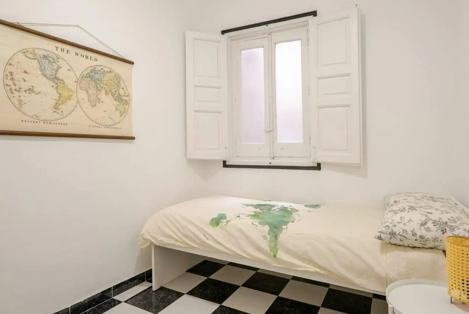 Bedroom of Flat for rent in Madrid  with Air Conditioner, Heating and Furnished