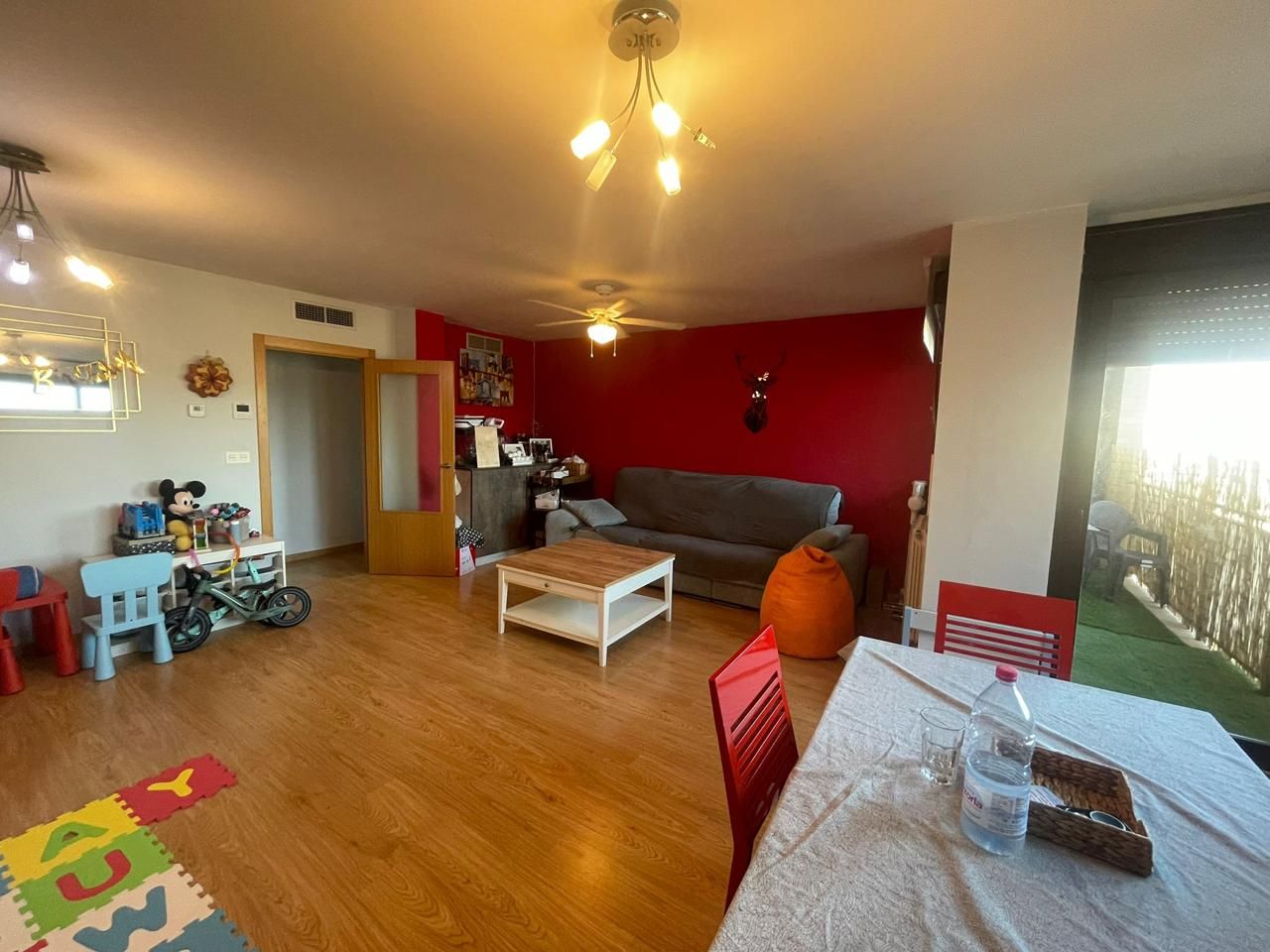 Living room of Flat for sale in  Zaragoza Capital  with Air Conditioner, Heating and Parquet flooring