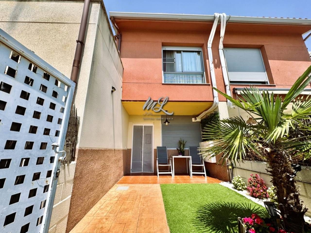 Vista exterior de Casa adosada en venda en Las Ventas de Retamosa amb Calefacció, Jardí privat i Terrassa