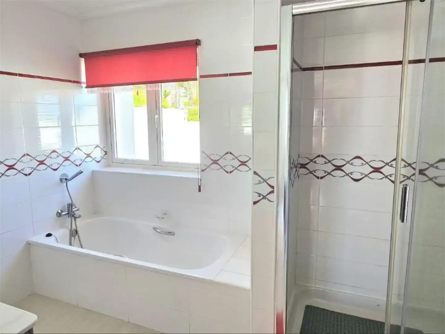 Bany de Casa o xalet en venda en Adeje amb Aire condicionat, Jardí privat i Traster