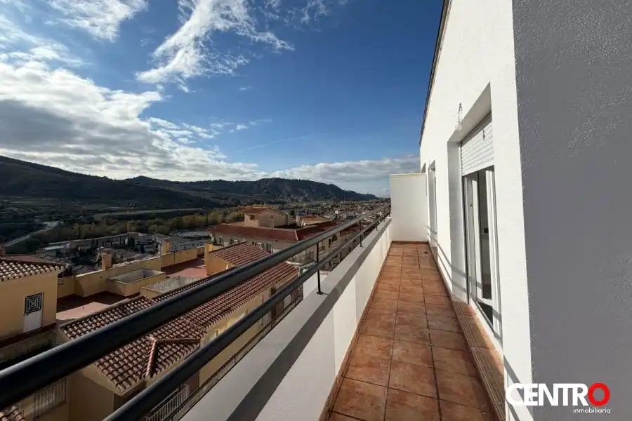 Außenansicht von Wohnung zum Verkauf in Cenes de la Vega mit Klimaanlage, Heizung und Privatgarten