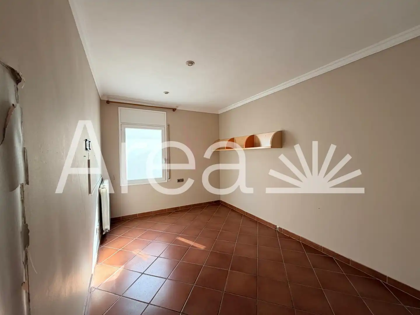 Wohnung zum Verkauf in Pineda de Mar mit Klimaanlage, Heizung und Balkon