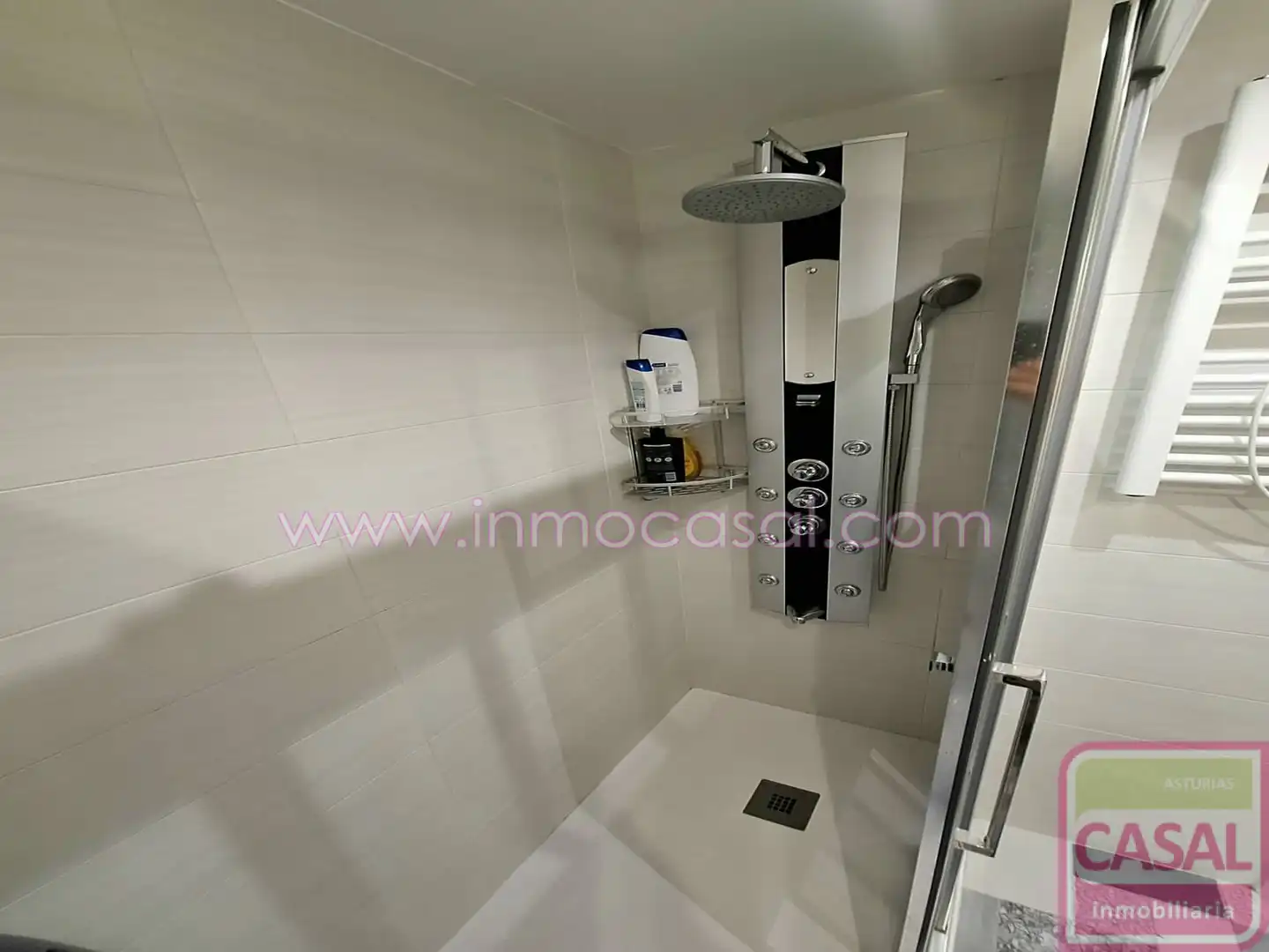 Bathroom of Flat for rent in Gijón   with Heating and Furnished