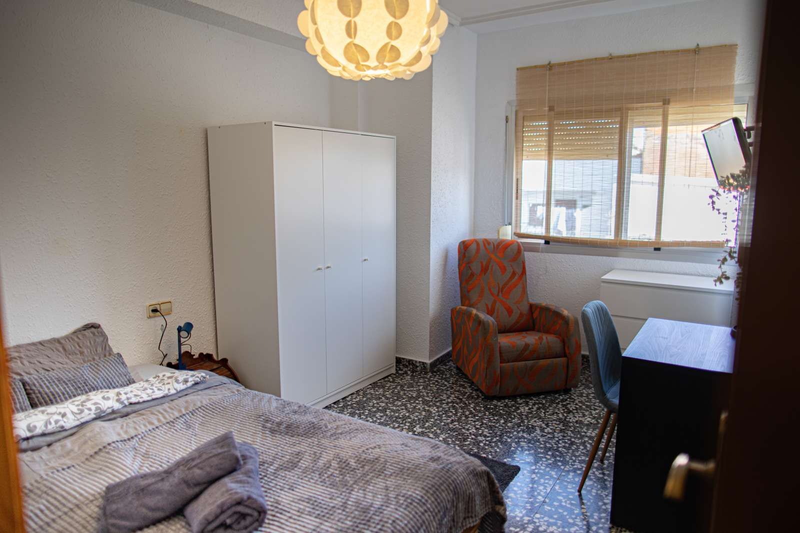 Bedroom of Flat to share in Aldaia  with Air Conditioner and Terrace