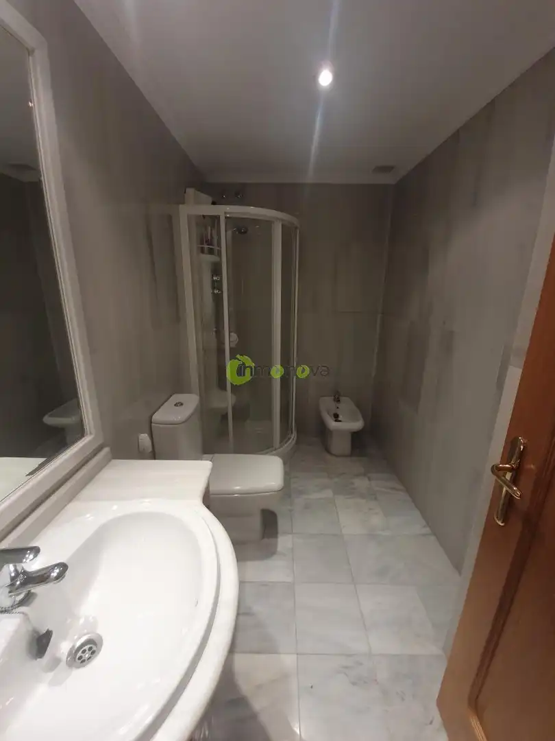 Piso con ascensor en venta en TRAVESIA DE VIGO, imagen 9