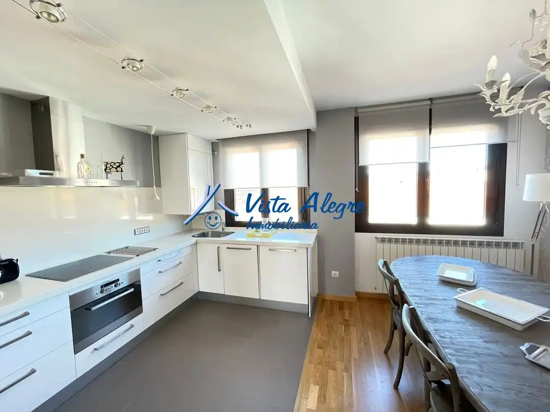 Cocina de Ático en venta en Haro con Calefacción, Parquet y Terraza