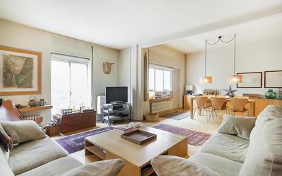 Living room of Flat for sale in  Barcelona Capital  with Terrace and Balcony