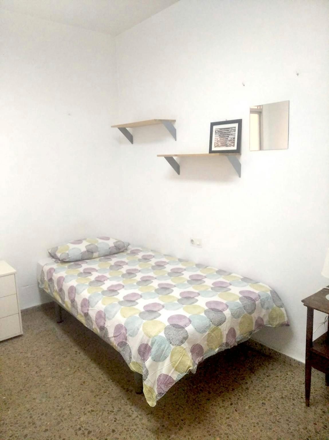 Bedroom of Flat to share in  Sevilla Capital  with Air Conditioner, Furnished and Washing machine