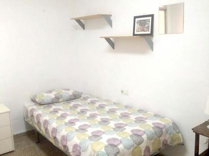 Bedroom of Flat to share in  Sevilla Capital  with Air Conditioner, Furnished and Washing machine