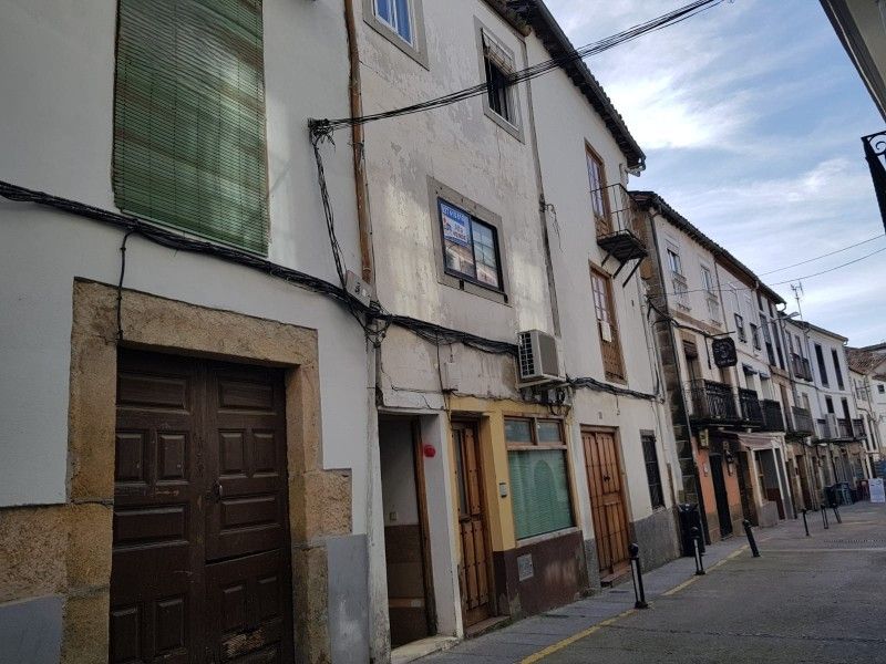 Vista exterior de Casa o xalet en venda en Hervás amb Jardí privat