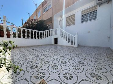 Bungalow con jardín en alquiler en Calle RIOJA