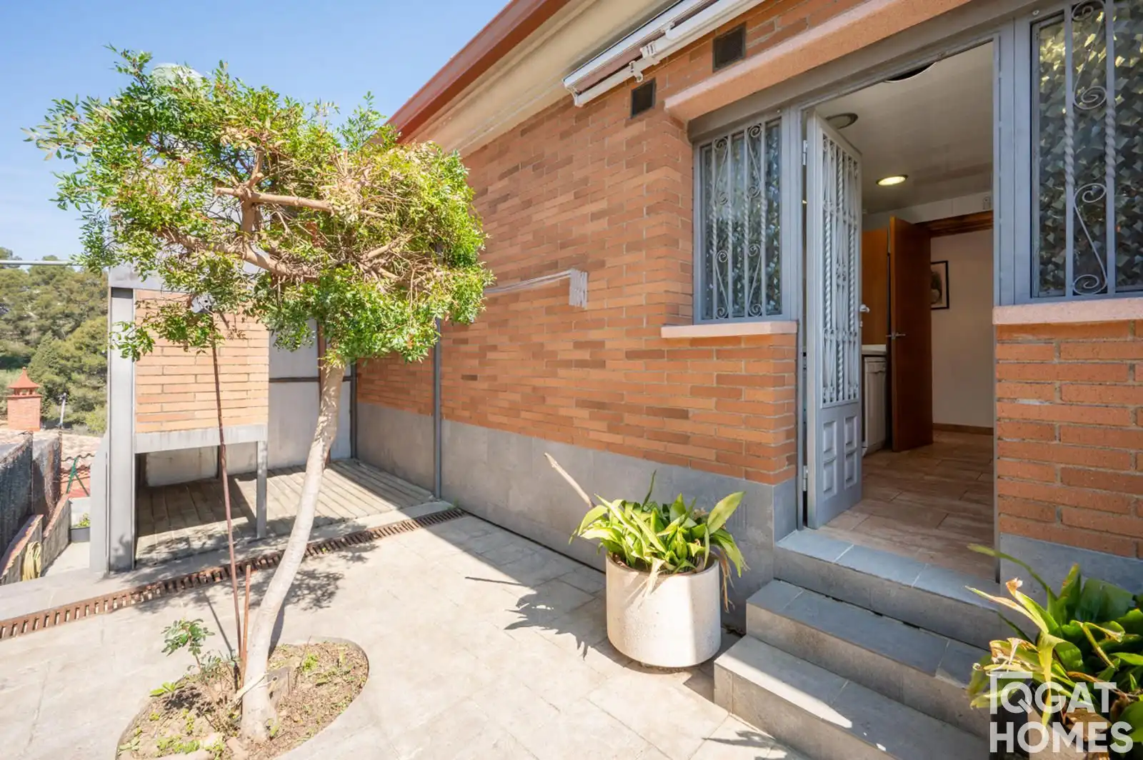 Exterior view of Houses for sale in Sant Cugat del Vallès  with Air Conditioner, Heating and Terrace