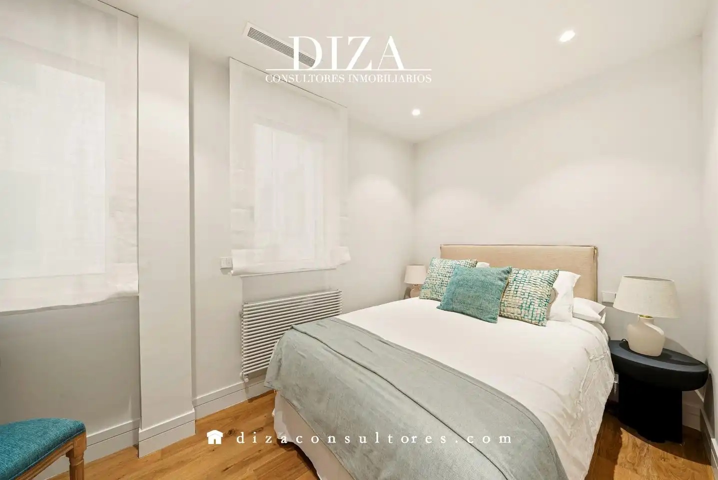 Bedroom of Flat for sale in Madrid  with Air Conditioner, Heating and Parquet flooring