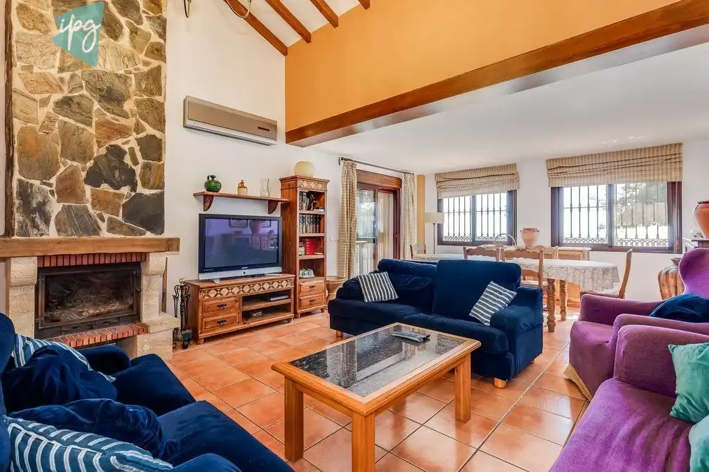Sala d'estar de Casa o xalet en venda en Estepona amb Aire condicionat, Calefacció i Jardí privat