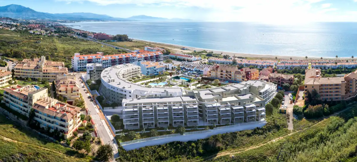 Vista exterior de Planta baja en venta en Manilva con Aire acondicionado, Terraza y Piscina comunitaria