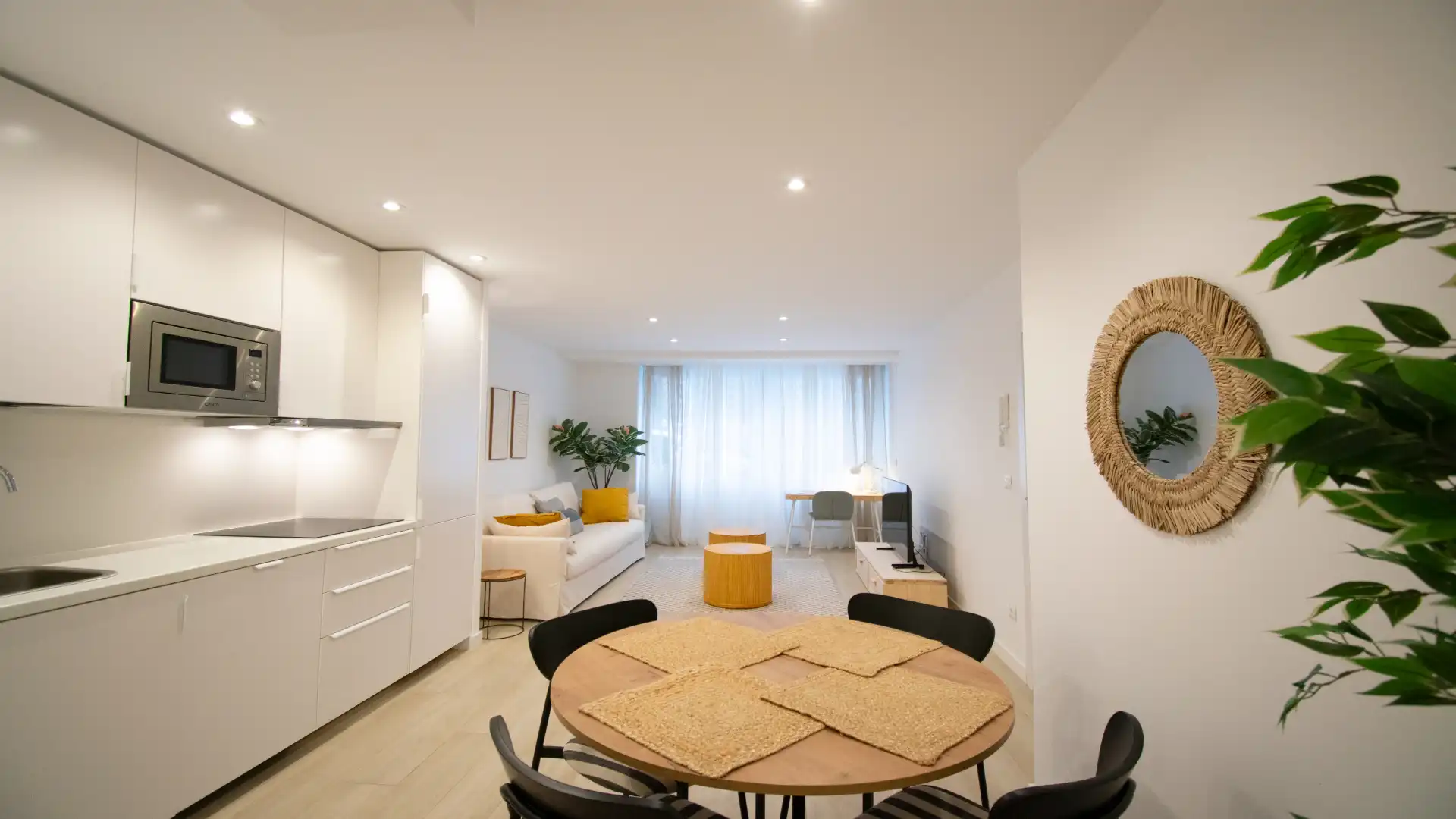 Living room of Flat for rent in Madrid  with Heating, Furnished and Oven
