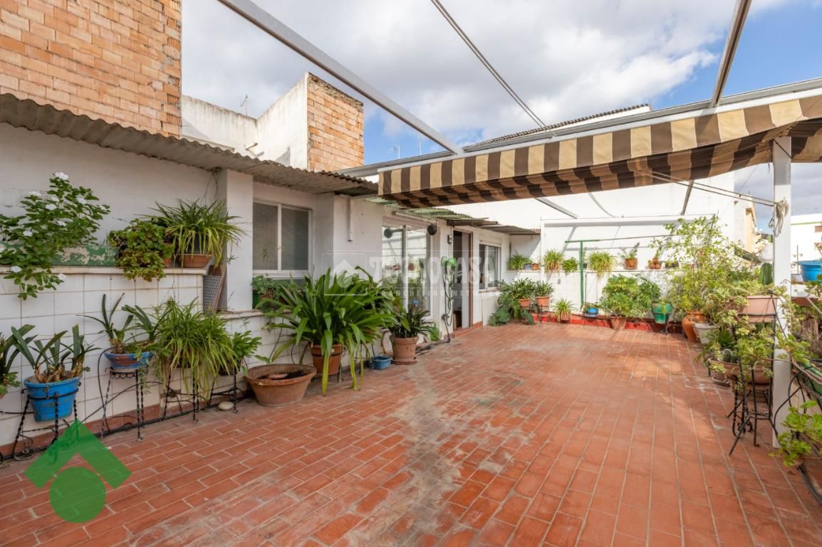 Vista exterior de Casa adosada en venda en  Córdoba Capital amb Terrassa