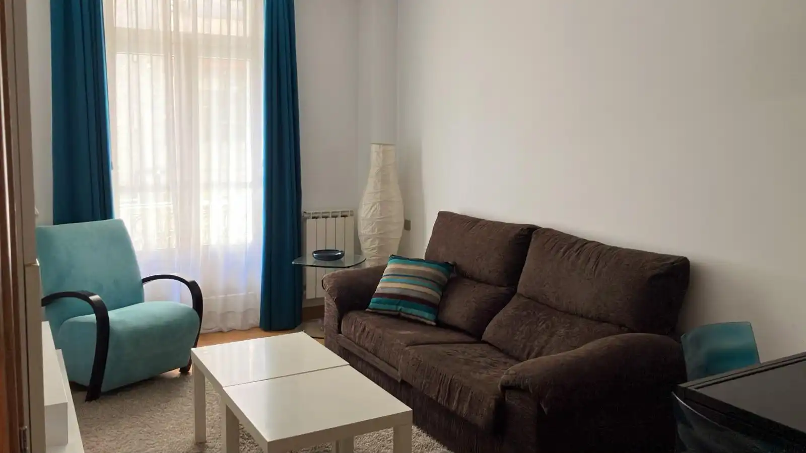 Sala d'estar de Apartament de lloguer en Vigo  amb Balcó