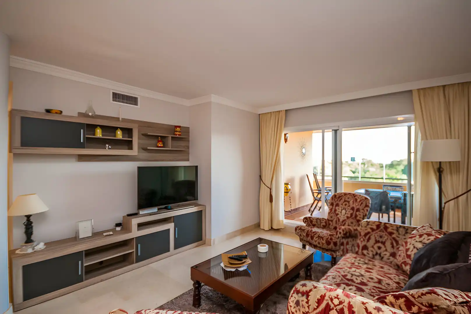 Sala de estar de Apartamento en venta en Marbella con Aire acondicionado, Terraza y Piscina