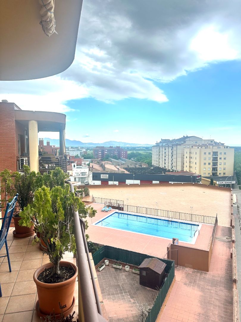 Piscina de Àtic en venda en Figueres amb Aire condicionat, Calefacció i Terrassa