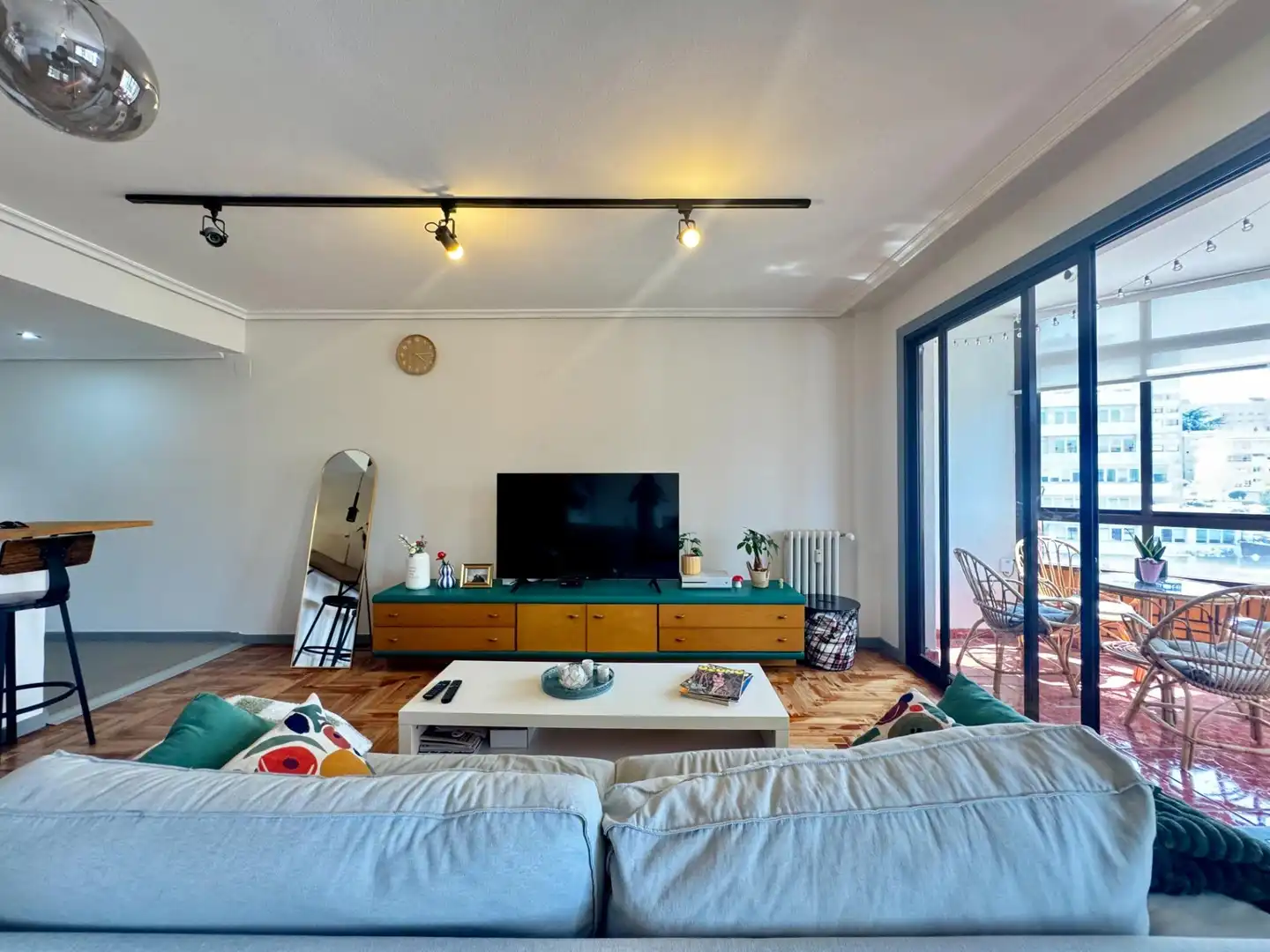 Sala de estar de Piso en venta en Vigo  con Calefacción, Parquet y Trastero