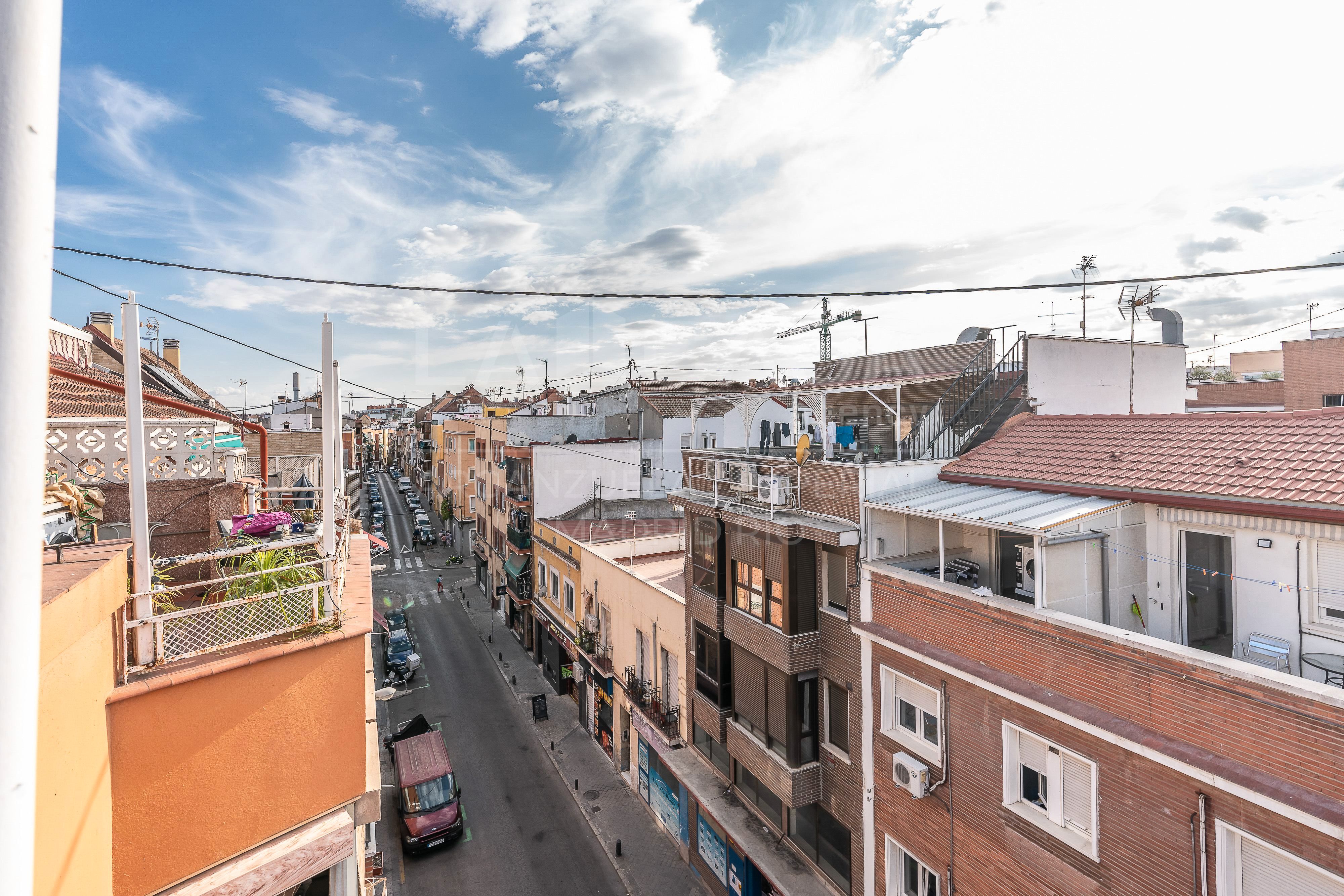 Vista exterior de Ático en venta en  Madrid Capital con Calefacción y Terraza