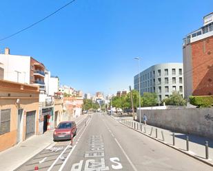 Vista exterior de Casa o xalet en venda en L'Hospitalet de Llobregat