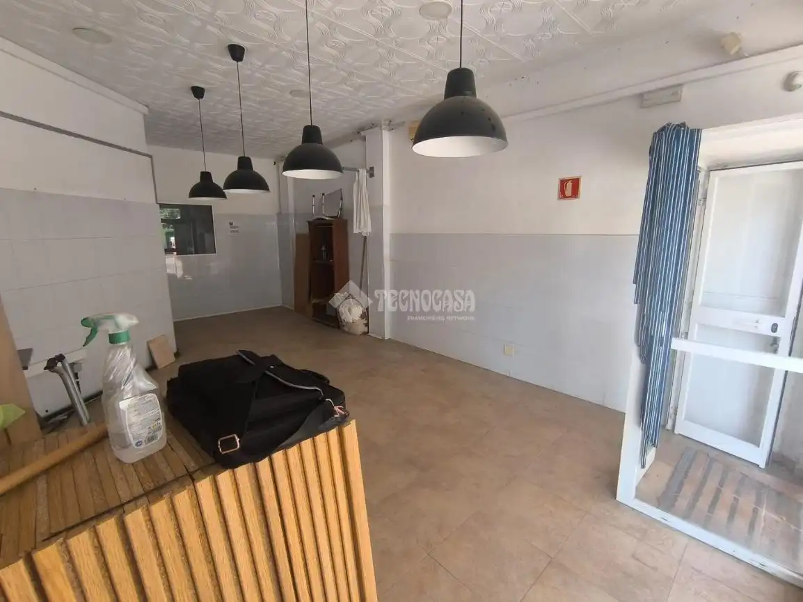 Locale commerciale in affitto a Estepona Pueblo
