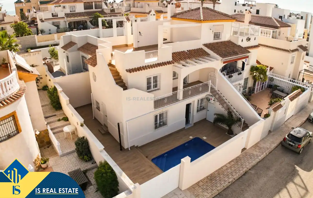 Vista exterior de Casa o chalet en venta en Torrevieja con Aire acondicionado, Calefacción y Jardín privado