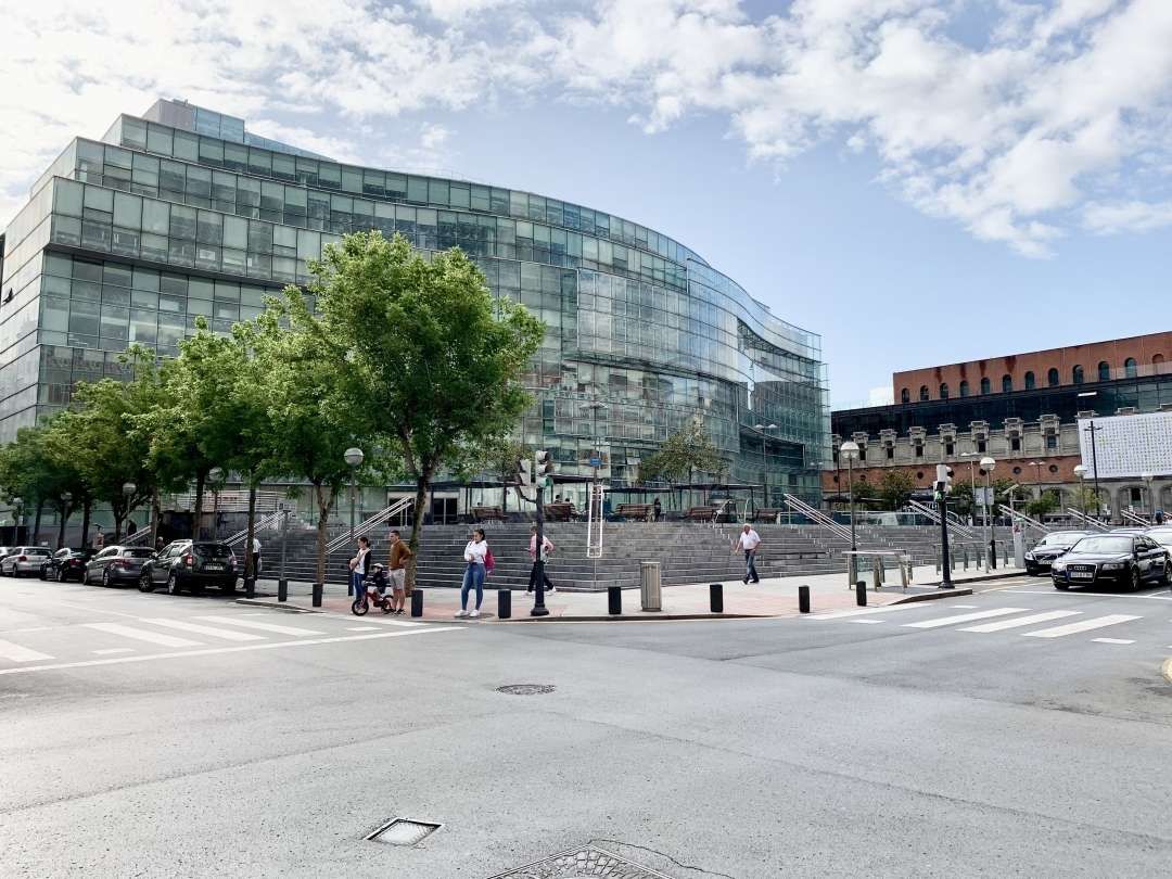 Vista exterior de Oficina en venda en Bilbao  amb Aire condicionat i Calefacció