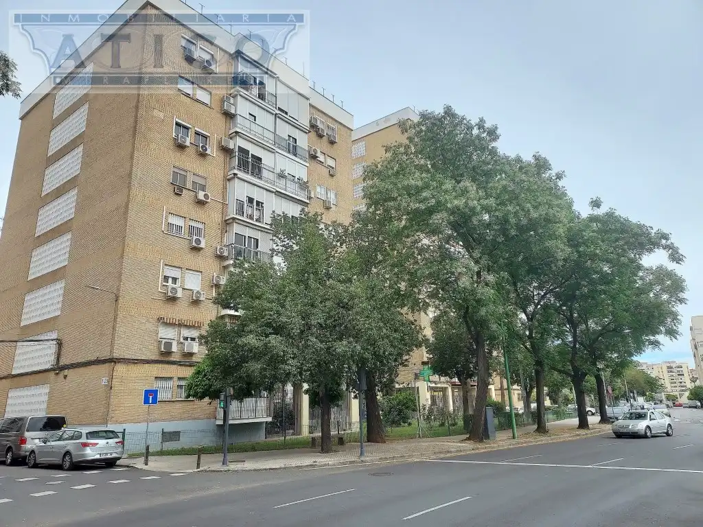 Exterior view of Flat for sale in Sevilla  with Air Conditioner and Terrace