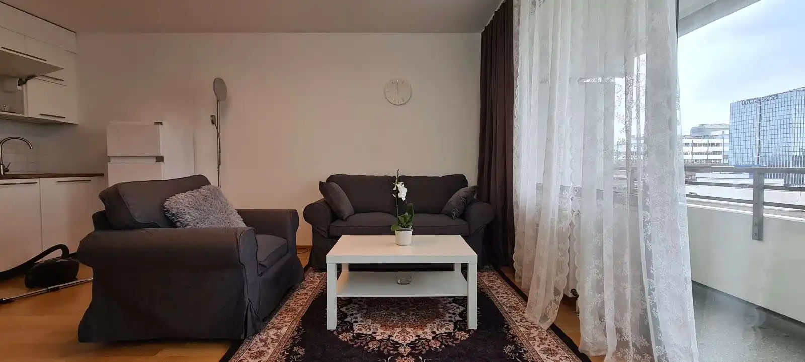 Sala de estar de Apartamento para compartir en Las Navas de la Concepción con Aire acondicionado, Terraza y Amueblado