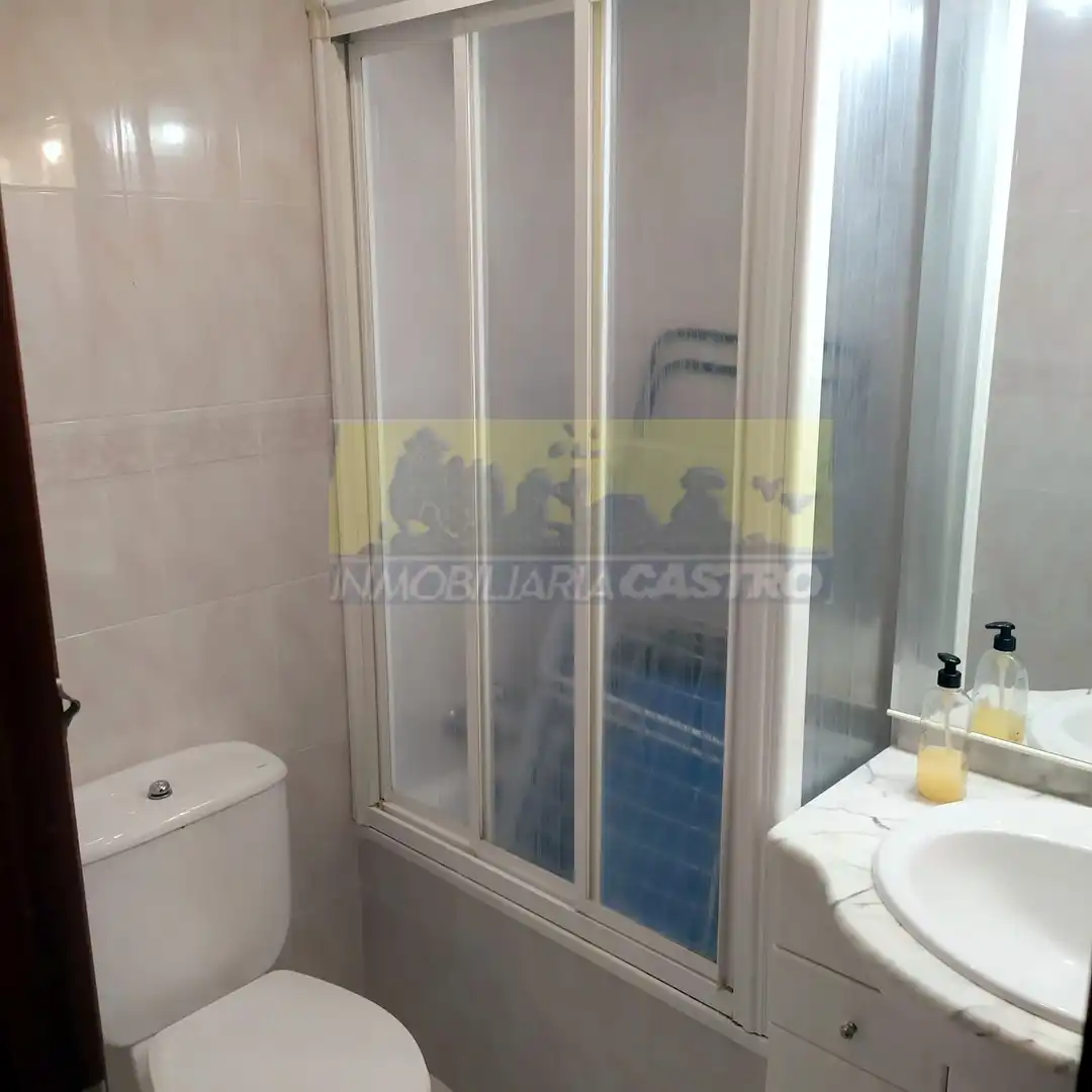Badezimmer von Wohnung zur Miete in Castro-Urdiales mit Heizung, Möbliert und Balkon