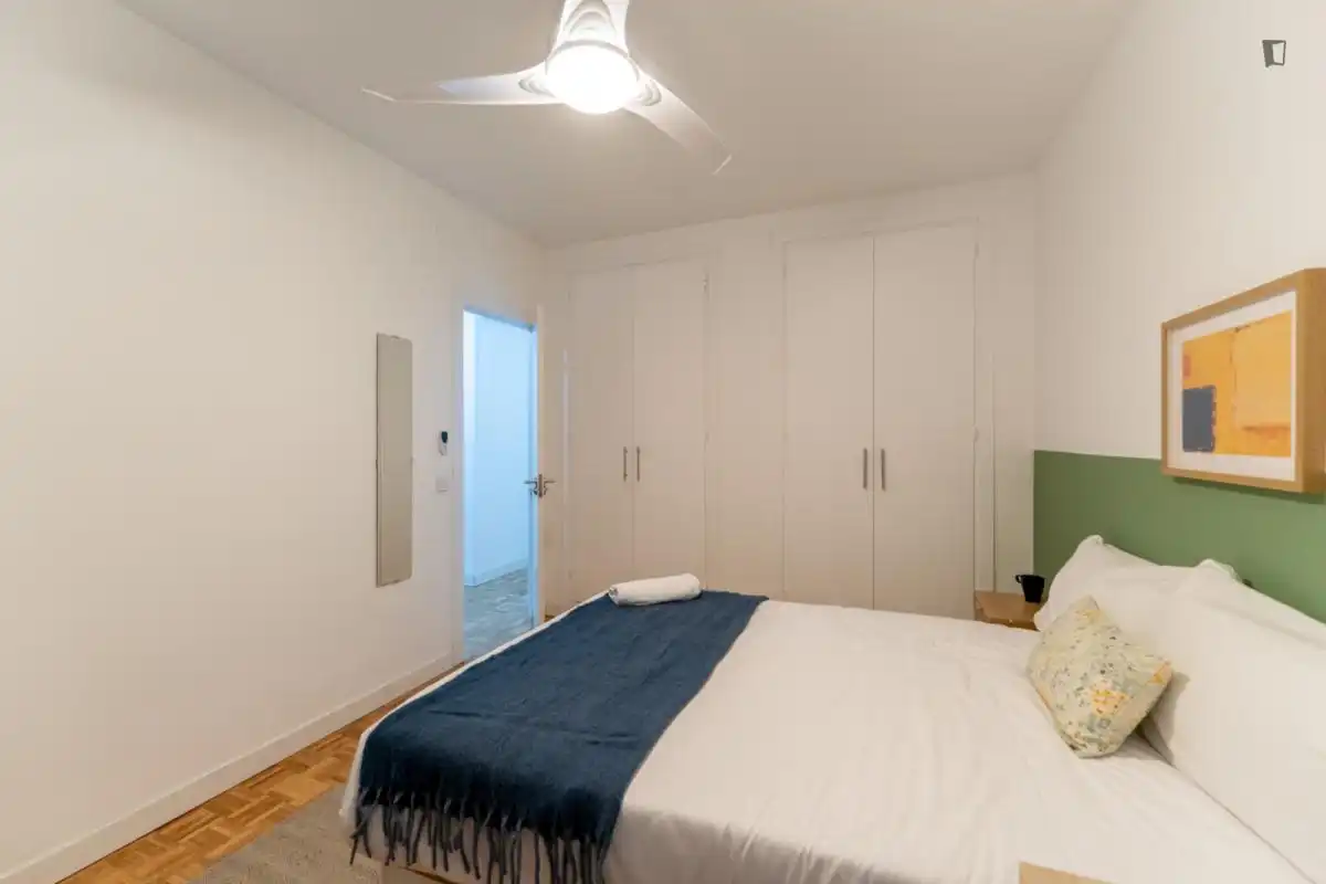 Schlafzimmer von Wohnungen zur untervermieten in Madrid mit Möbliert, Ofen und Waschmaschine