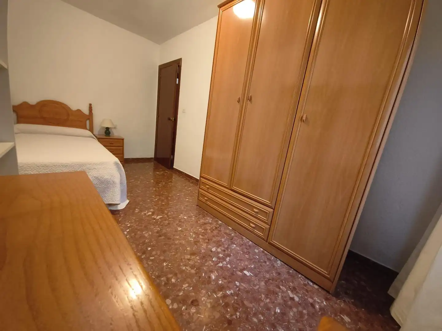 Dormitori de Pis de lloguer en Granada amb Aire condicionat, Calefacció i Terrassa