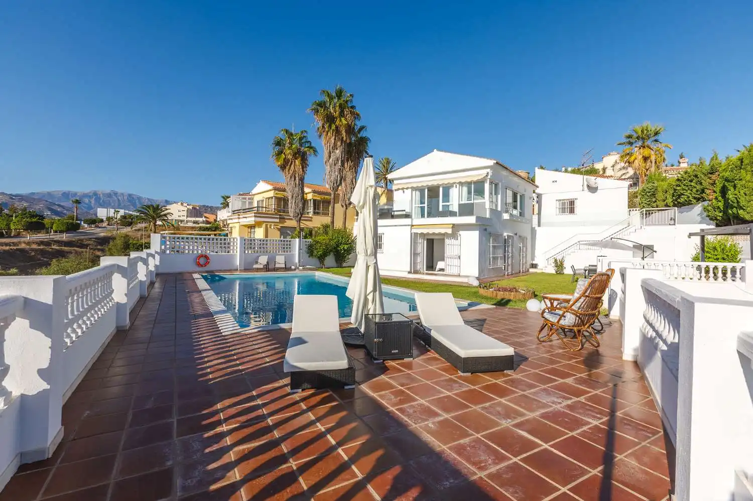 Villa mit Pool zum Verkauf in Caleta de Vélez