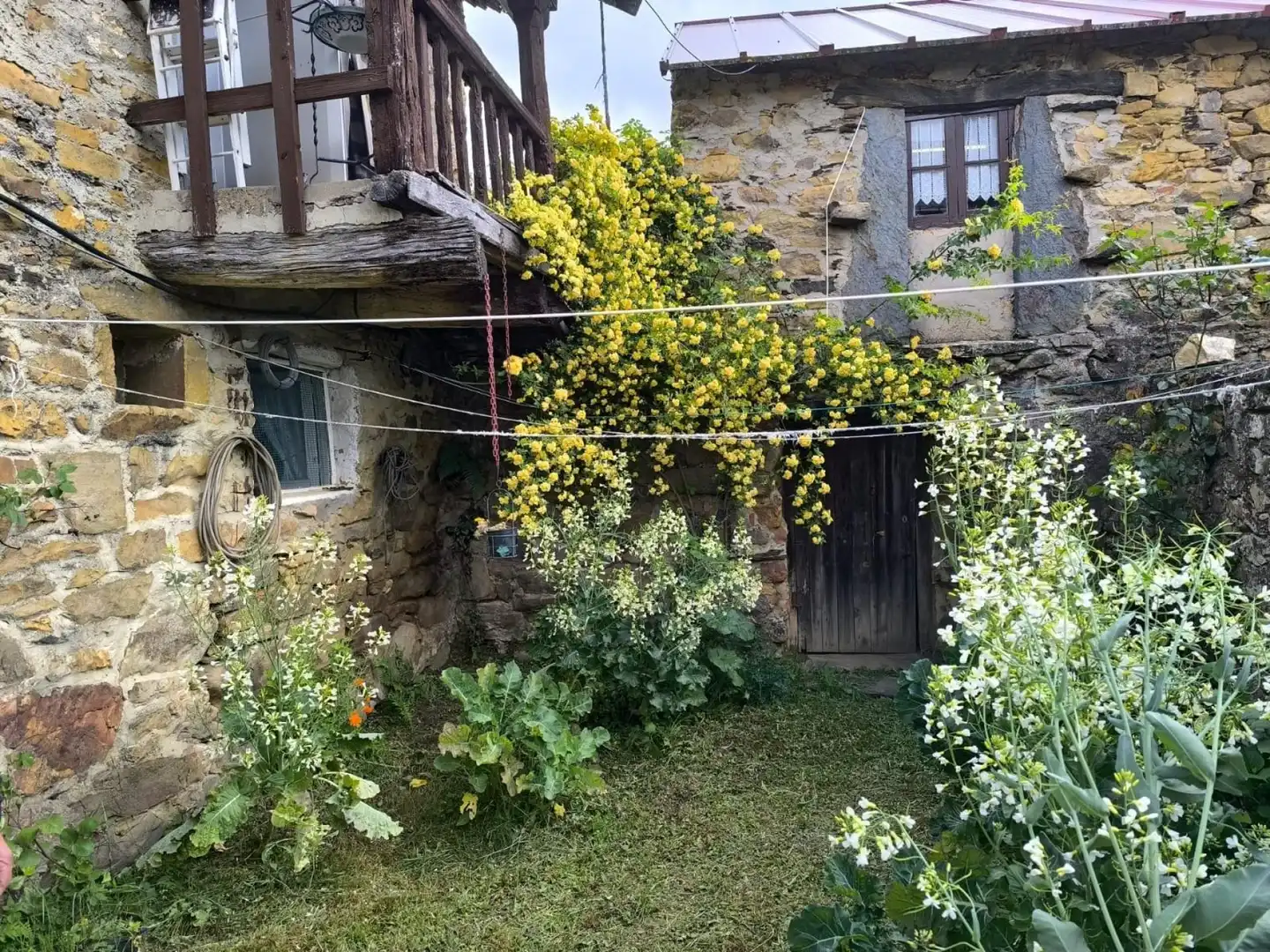 Außenansicht von Country house zum Verkauf in Quintana del Castillo