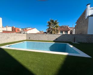 Piscina de Dúplex en venda en Sant Andreu de Llavaneres amb Aire condicionat i Terrassa