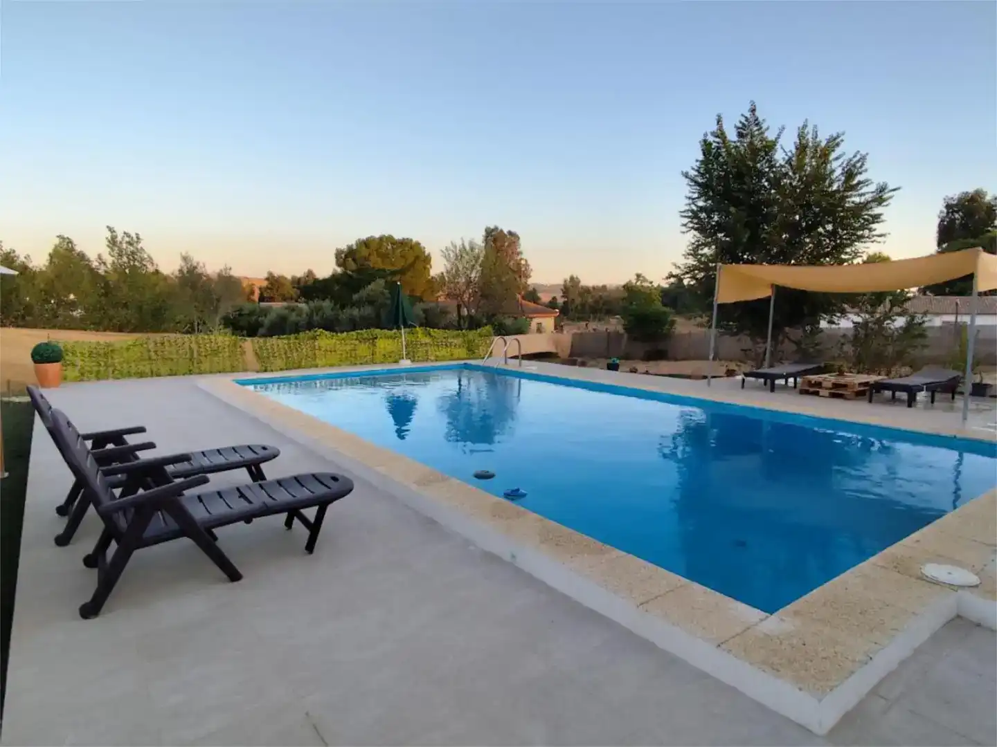Piscina de Pis en venda en Sanlúcar la Mayor amb Aire condicionat i Piscina